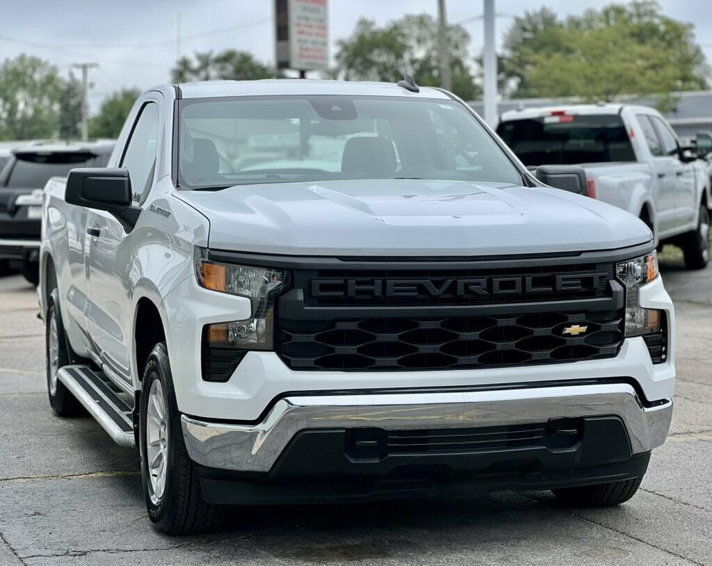 Used 2025 Chevrolet Silverado 1500 W/T RWD image 6