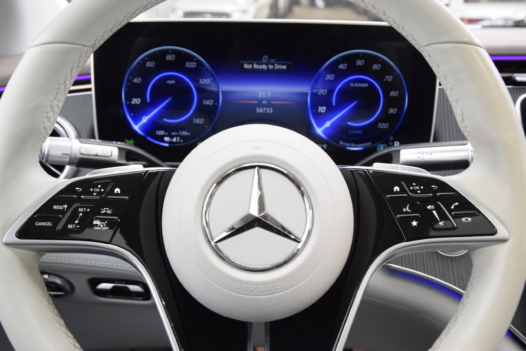 Used 2023 Mercedes-Benz EQS 450+ SUV image 23