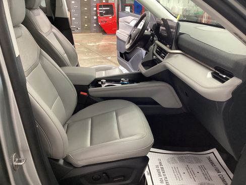 Used 2025 Ford Explorer Active w/ Active Comfort Package AWD/4WD image 31