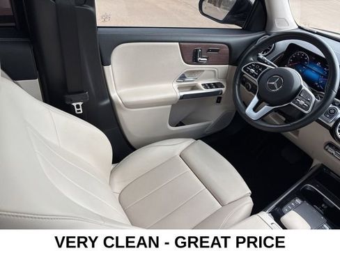 Used 2023 Mercedes-Benz GLB 250 4MATIC w/ Premium Package image 15
