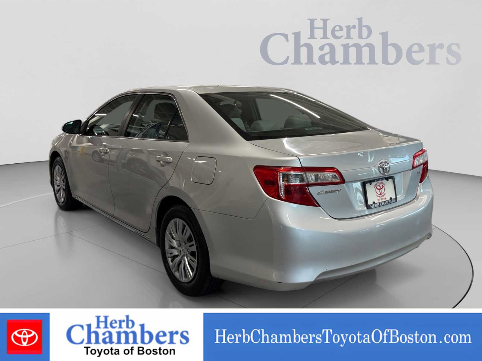 Used 2012 Toyota Camry LE FWD image 3