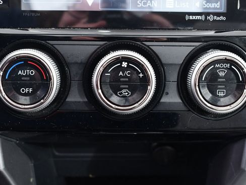 Used 2017 Subaru Forester 2.5i Premium w/ All-Weather Package image 29