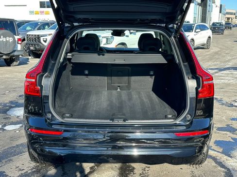 Used 2022 Volvo XC60 B5 Momentum w/ Climate Package image 31
