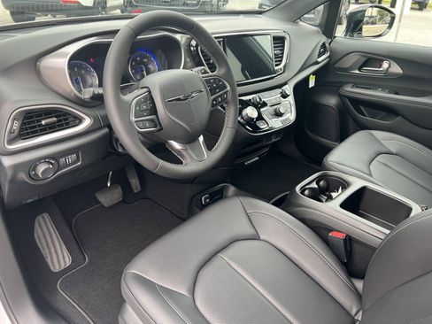 New 2026 Chrysler Voyager LX image 14