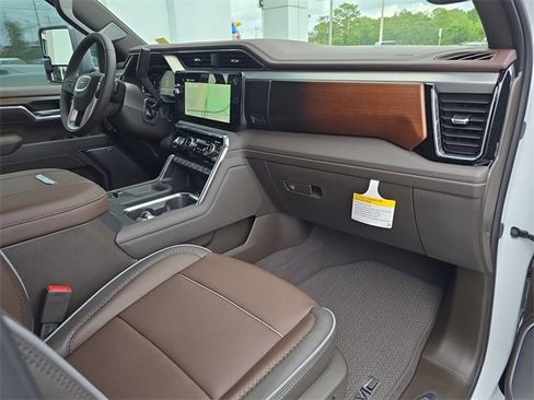 New 2025 GMC Sierra 2500 Denali w/ Denali Reserve Package image 12