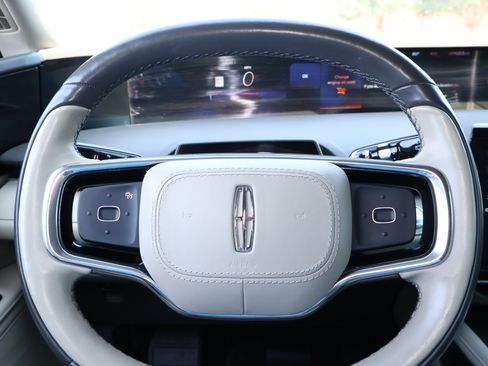Used 2024 Lincoln Nautilus Reserve AWD/4WD image 13