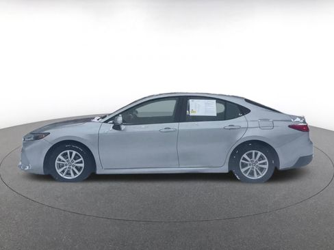 Used 2025 Toyota Camry LE image 8