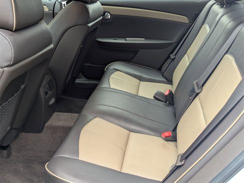 Used 2009 Chevrolet Malibu LTZ w/ HFV6 Engine Package image 20