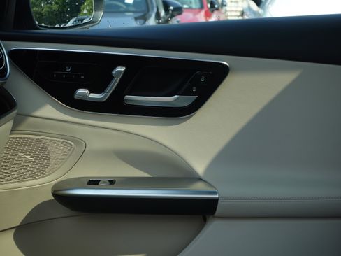 Used 2022 Mercedes-Benz C 300 C 300 4MATIC Sedan image 9