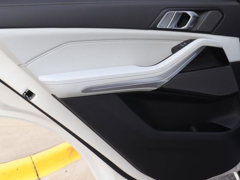 New 2026 BMW X5 xDrive40i w/ Climate Comfort Package image 12