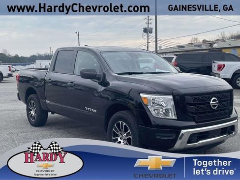 Used 2022 Nissan Titan SV image 1