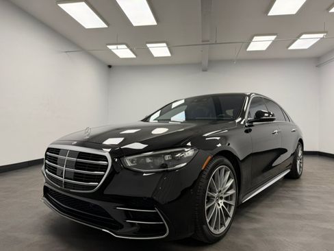 Used 2022 Mercedes-Benz S 580 4MATIC Sedan w/ AMG Line Package image 19