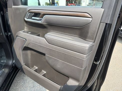 Used 2025 Chevrolet Silverado 1500 LT AWD/4WD image 14