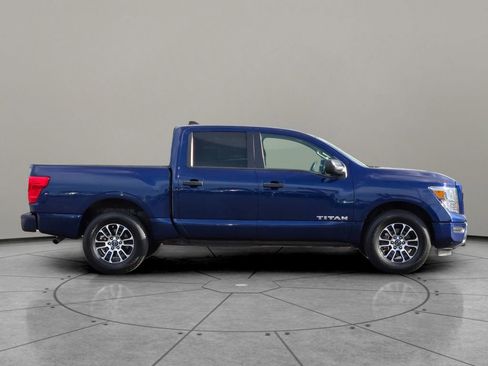 Used 2023 Nissan Titan SV image 4