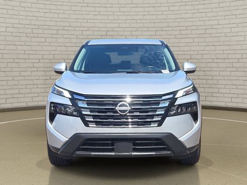 Used 2025 Nissan Rogue SV FWD image 2