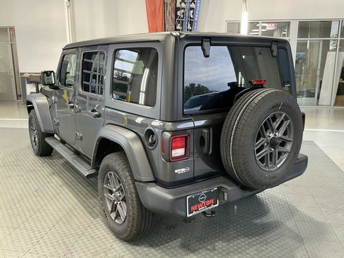 Used 2024 Jeep Wrangler Sport S image 31