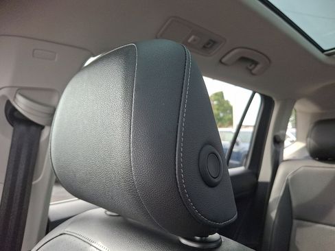 Used 2020 Volkswagen Tiguan SE w/ Panoramic Sunroof Package image 13