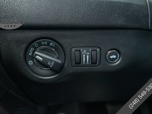Used 2021 Chrysler 300 Touring L AWD/4WD image 23