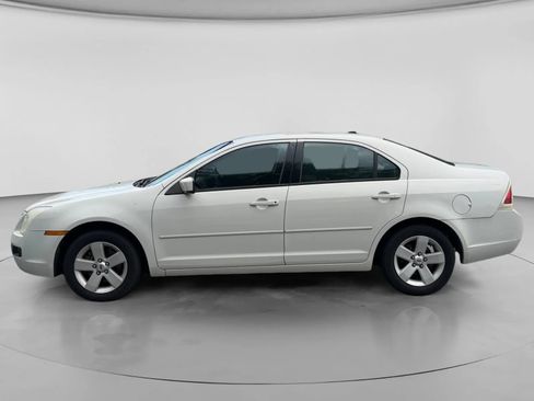 Used 2009 Ford Fusion SE FWD image 2