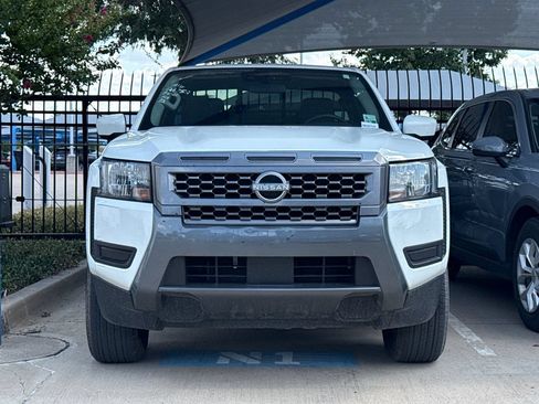 Used 2025 Nissan Frontier SV RWD image 2
