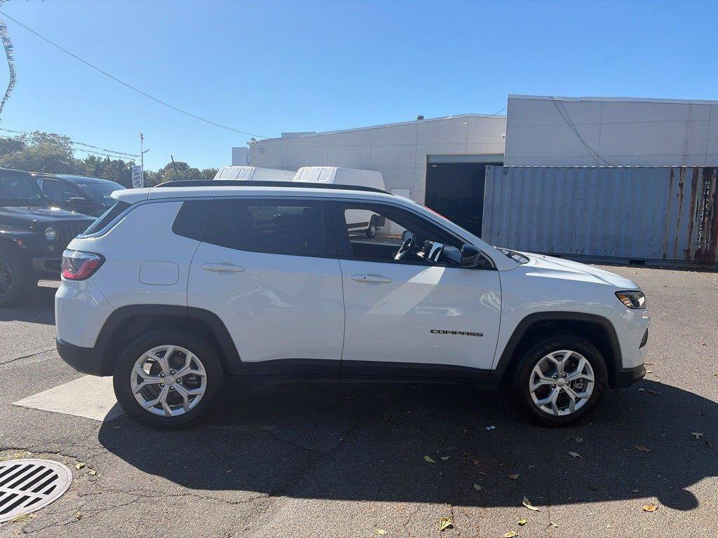 Used 2024 Jeep Compass Latitude AWD/4WD image 17