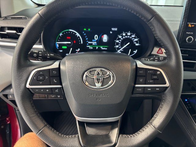 Used 2026 Toyota Sienna XLE FWD image 8