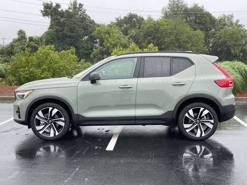 Certified 2025 Volvo XC40 B5 Ultra w/ Climate Package AWD/4WD image 4