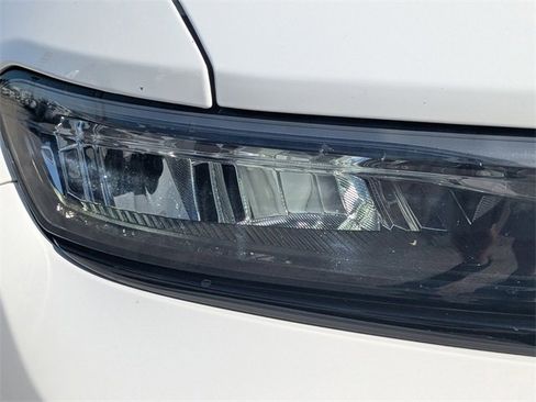 Used 2022 Jeep Grand Cherokee L Limited w/ Black Appearance Package image 10