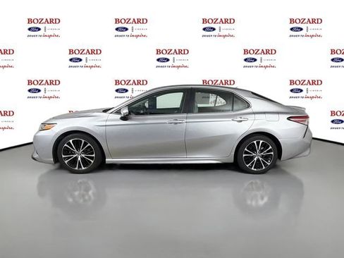 Used 2019 Toyota Camry SE FWD image 5