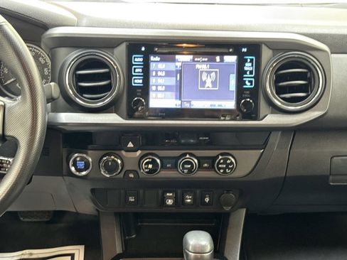 Used 2018 Toyota Tacoma TRD Sport AWD/4WD image 23