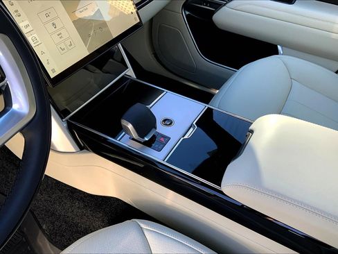 New 2025 Land Rover Range Rover SE image 7