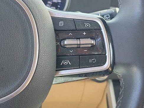 Used 2024 Kia Carnival LX image 31