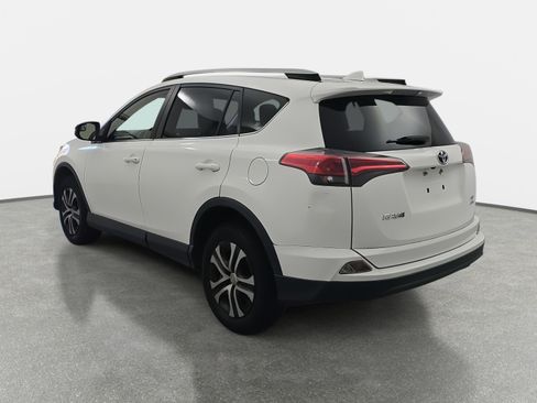Used 2018 Toyota RAV4 LE image 7