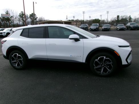 New 2026 Chevrolet Equinox EV LT image 10