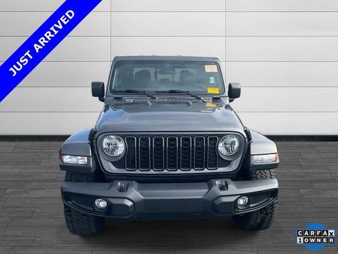 Certified 2024 Jeep Gladiator Sport AWD/4WD image 6