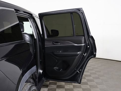 Used 2023 Jeep Grand Cherokee Limited AWD/4WD image 22