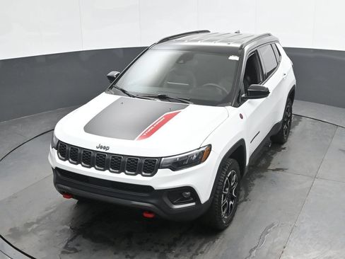 Used 2025 Jeep Compass Trailhawk AWD/4WD image 33