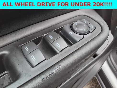 Used 2022 GMC Terrain SLE image 13