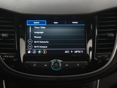 Used 2020 Chevrolet Trax LT w/ LT Convenience Package image 17