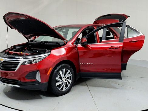 Used 2024 Chevrolet Equinox LT w/ LPO, Floor Liner Package image 9