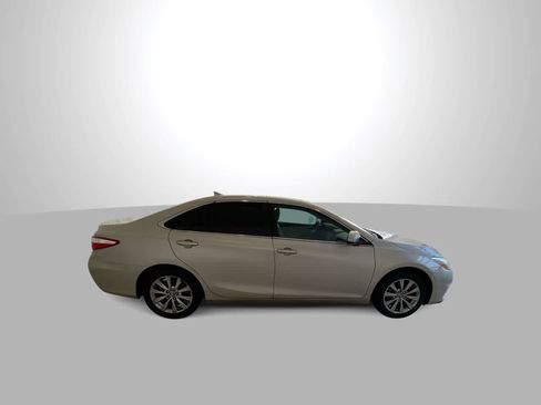 Used 2016 Toyota Camry XLE w/ Moonroof Package FWD image 9
