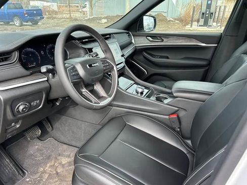 New 2026 Jeep Grand Cherokee Limited w/ Limited Altitude Package AWD/4WD image 11