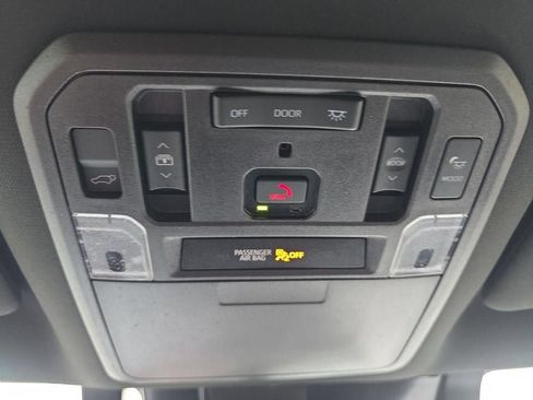Used 2025 Toyota Sequoia Platinum AWD/4WD image 35