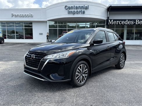 Used 2021 Nissan Kicks SV image 1