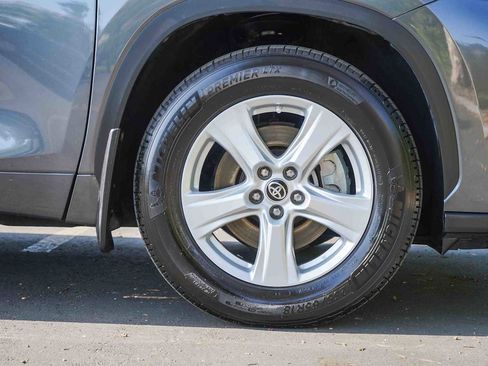 Used 2020 Toyota Highlander L AWD/4WD image 9