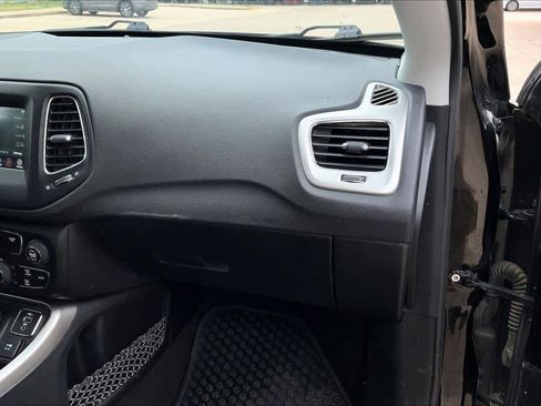 Used 2019 Jeep Compass Latitude w/ Cold Weather Group image 17