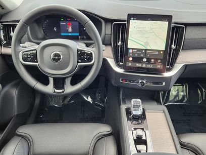 New 2026 Volvo XC90 T8 Ultra w/ Protection Package