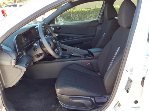 Certified 2025 Hyundai Elantra Sport image 29