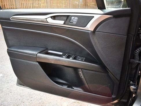 Used 2017 Ford Fusion Energi SE image 13