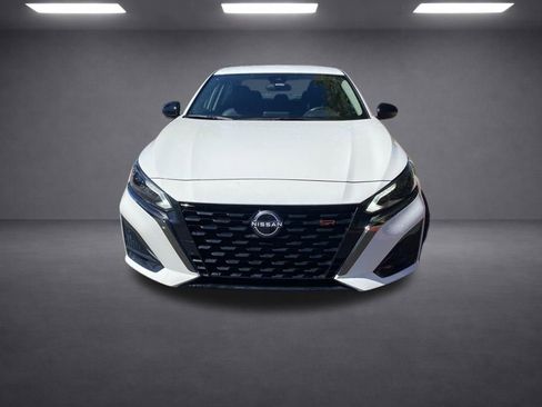 Used 2024 Nissan Altima 2.5 SR FWD image 3